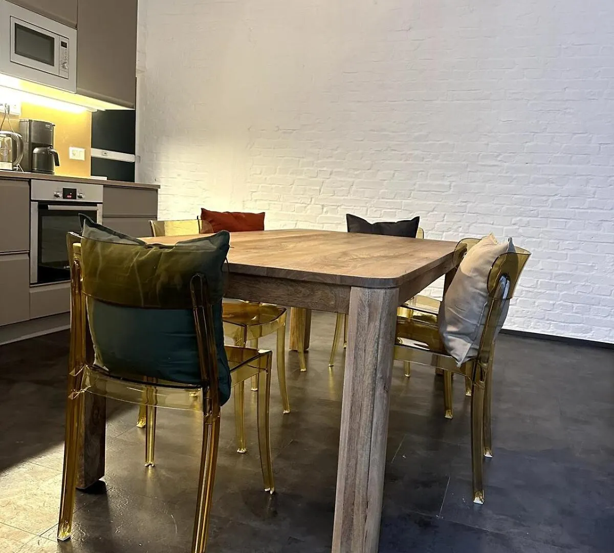Elegant Gray Room In Vibrant Area 2 Berlín
