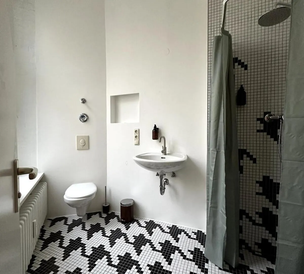 Elegant Gray Room In Vibrant Area 2 Berlín