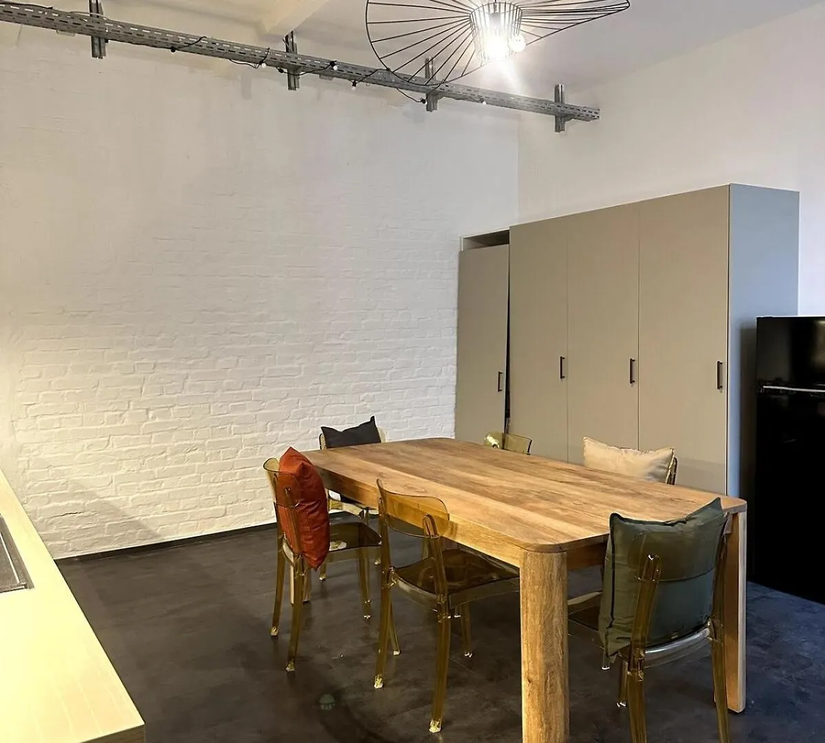 Elegant Gray Room In Vibrant Area 2 Berlin Germany