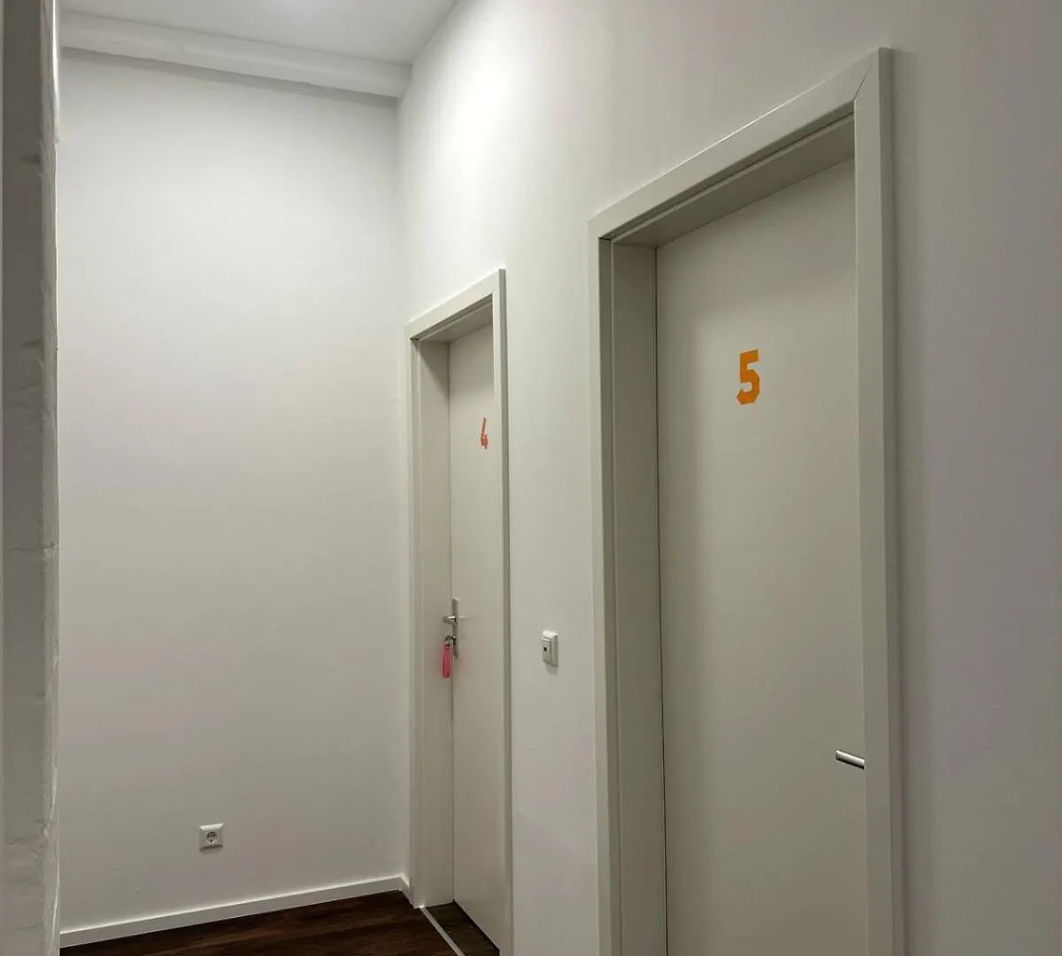 Apartment Elegant Gray Room In Vibrant Area 2 Berlin