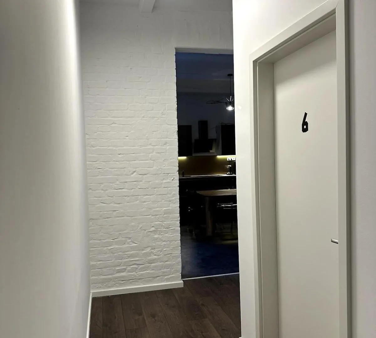 Elegant Gray Room In Vibrant Area 2 Berlin