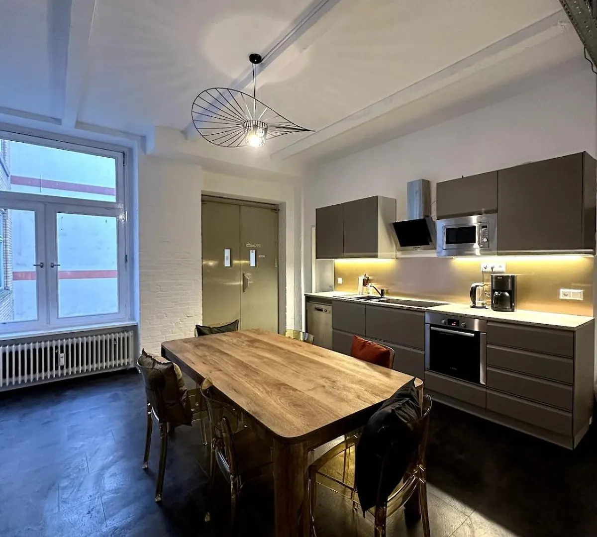 Elegant Gray Room In Vibrant Area 2 Berlin Apartment