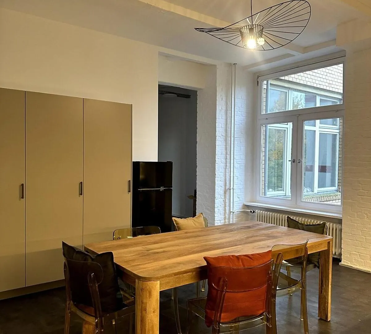 Elegant Gray Room In Vibrant Area 2 Berlin
