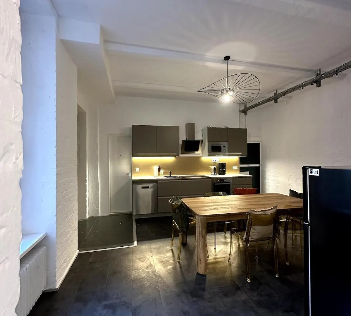 Elegant Gray Room In Vibrant Area 2 Berlin