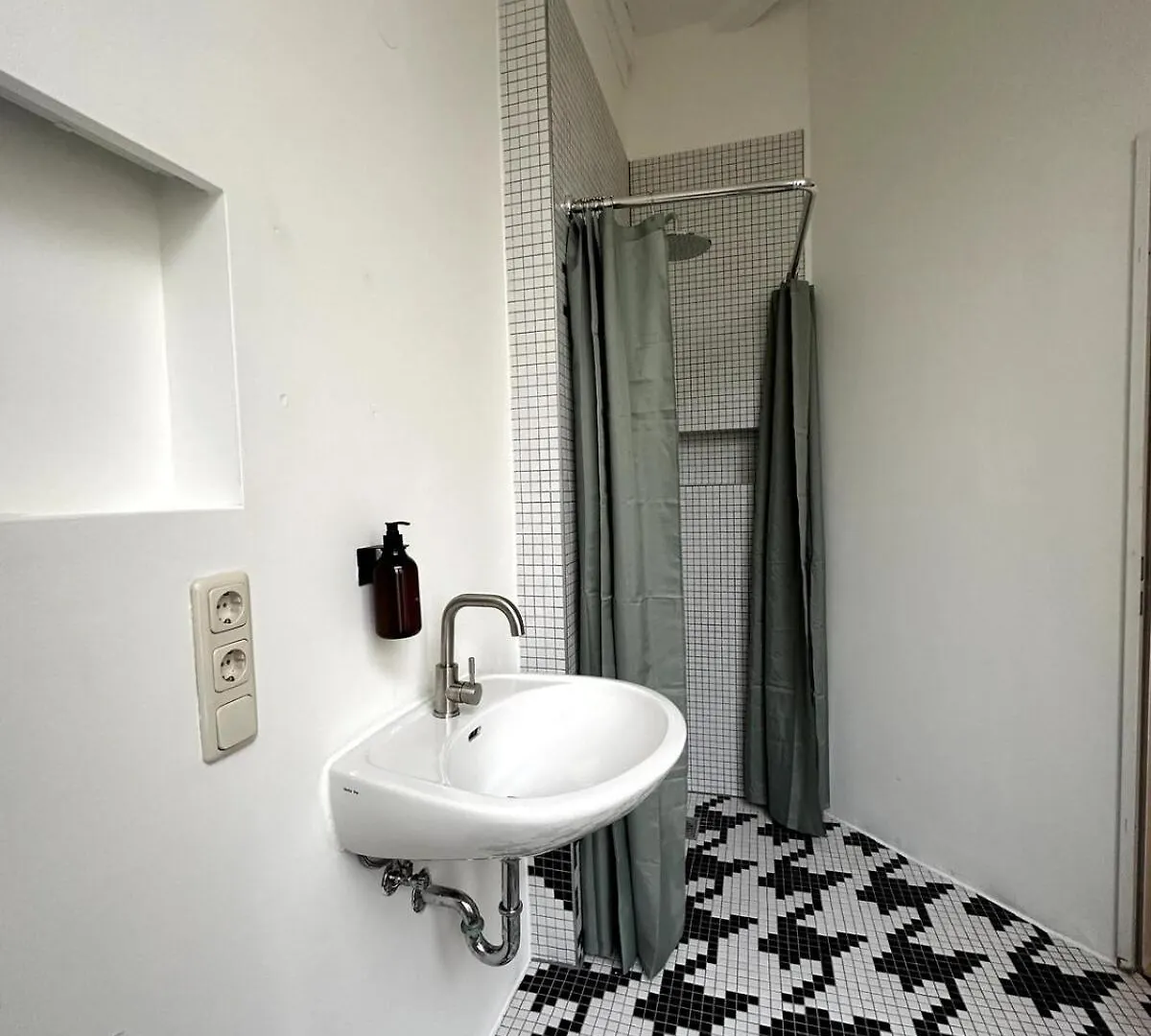 Apartment Elegant Gray Room In Vibrant Area 2 Berlin