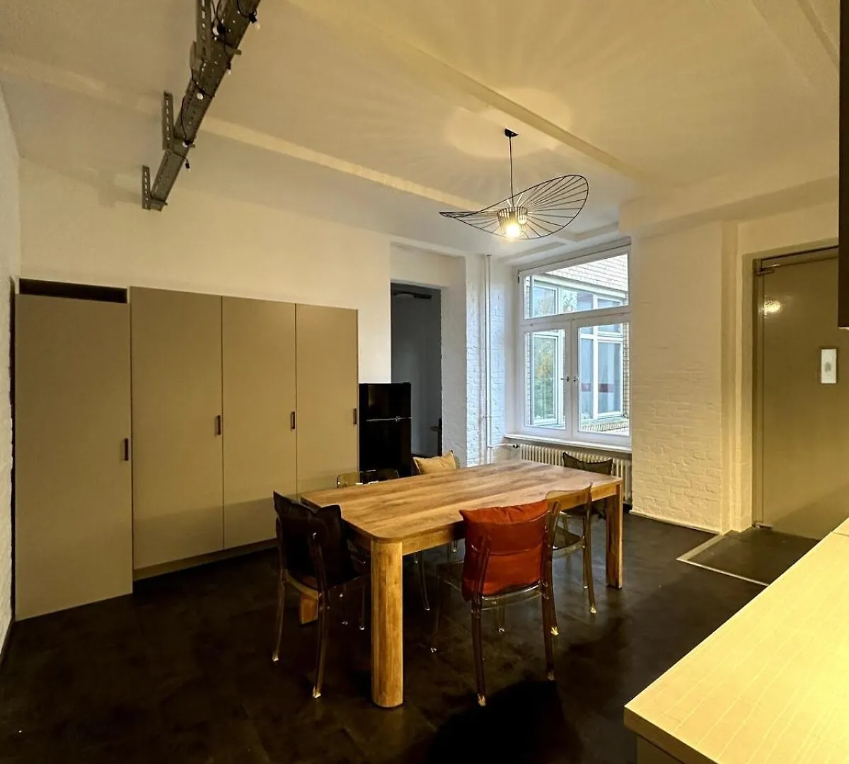 Elegant Gray Room In Vibrant Area 2 Berlin 0*,
