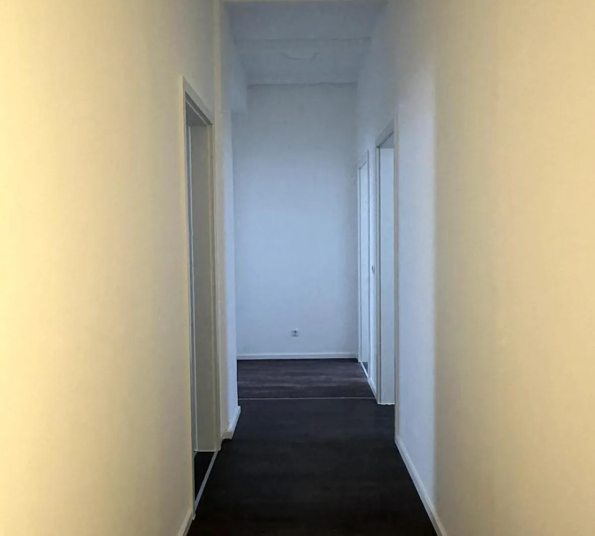 Elegant Gray Room In Vibrant Area 2 Berlin 0*,